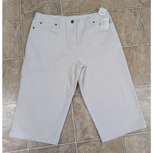 New Christopher & Banks sz 10 stretchy Capri denim Jeans cream 1570